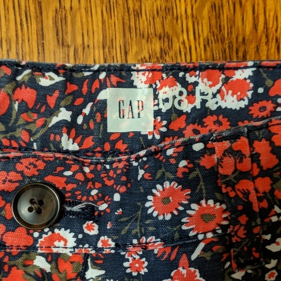 GAP - Picture 3 of 3